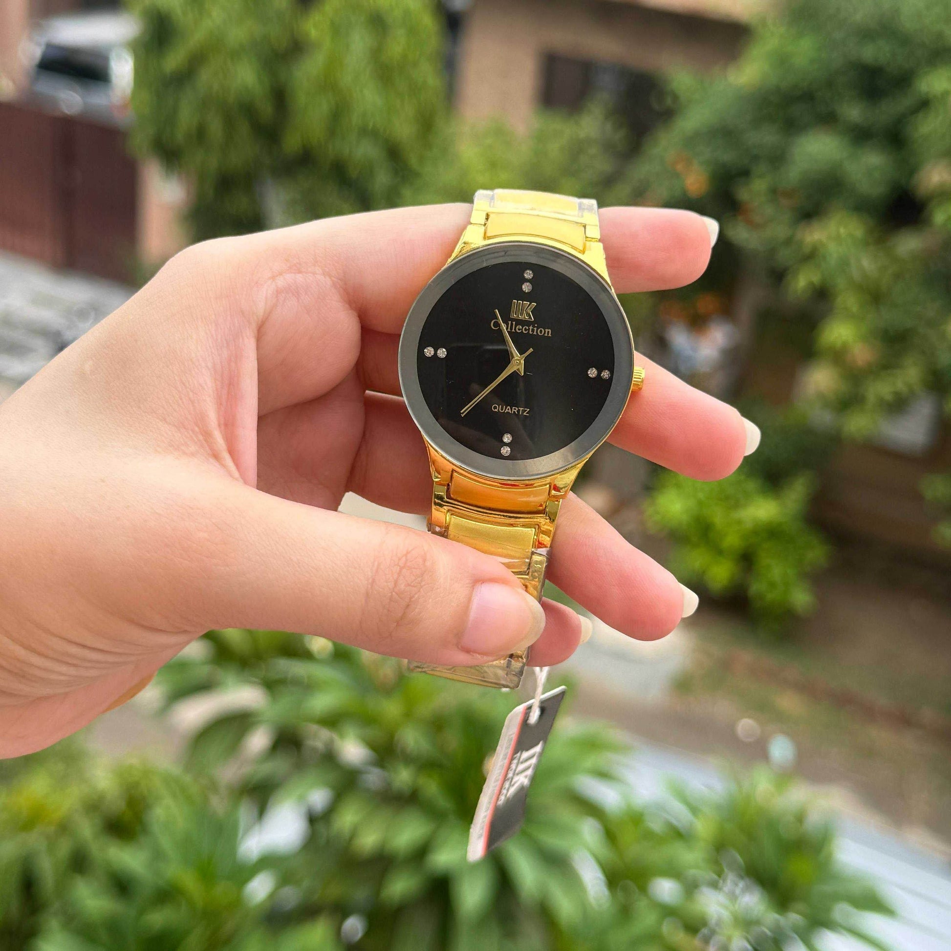 UK Signature Sleek – Gold Black Dial Watch - Oraflor