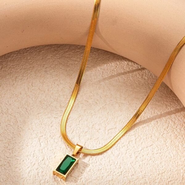 necklace green stone